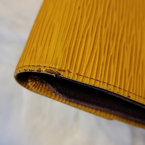 Louis Vuitton Vintage Epi Leather Porte Tresor Wallet - Picture 4 of 15